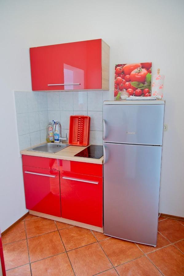 Apartmans Dina And Hana Radeki Polje 50 Apartment Loborika Exterior photo