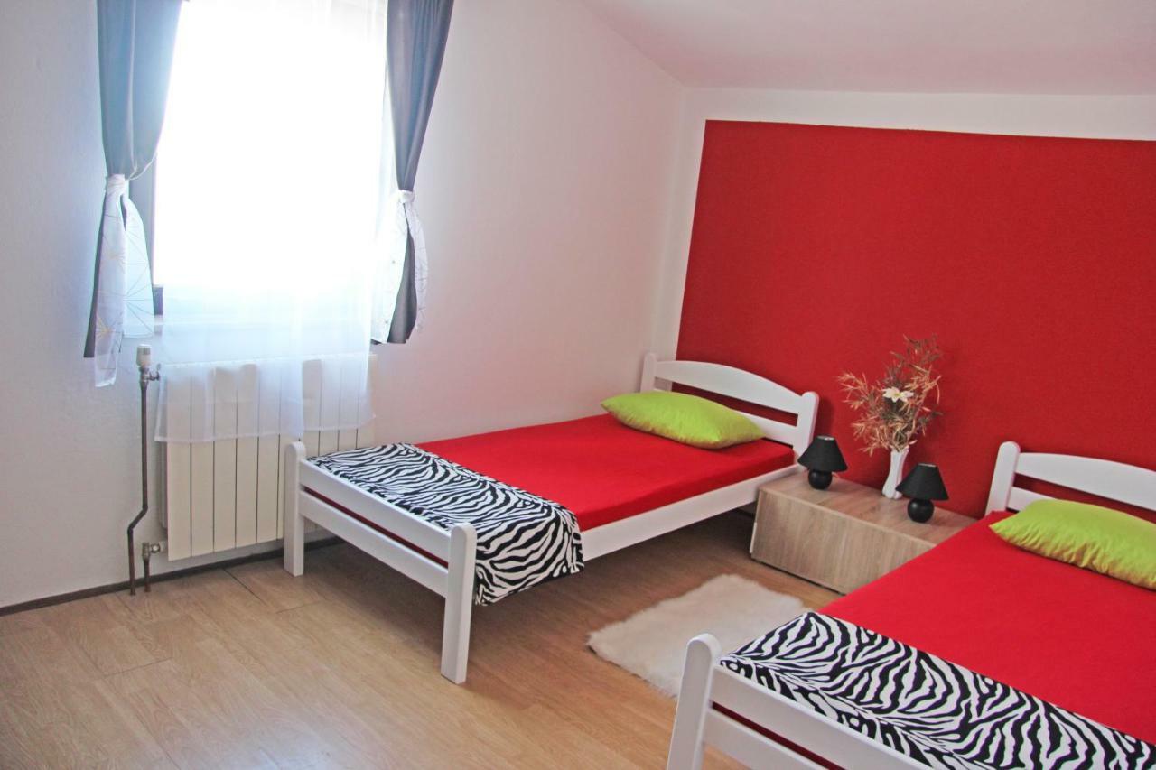 Apartmans Dina And Hana Radeki Polje 50 Apartment Loborika Exterior photo