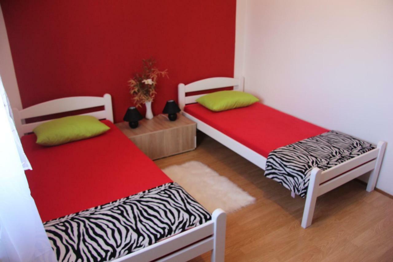 Apartmans Dina And Hana Radeki Polje 50 Apartment Loborika Exterior photo
