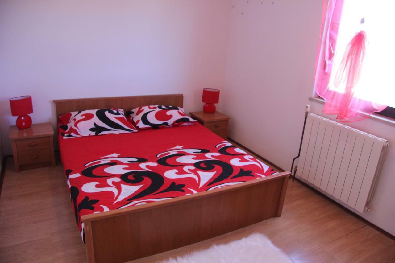 Apartmans Dina And Hana Radeki Polje 50 Apartment Loborika Exterior photo